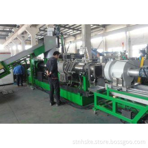Single screw two stage waste plastic recycling machine for